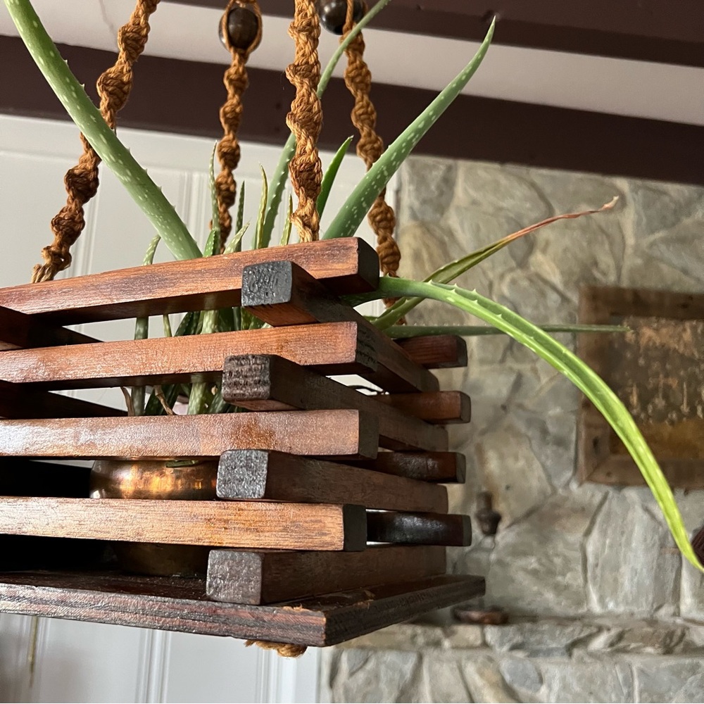 1970s Handmade Wood & Macrame Hanging Planter - Picture 7 of 10